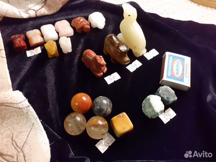 Камни и фигурки из камня