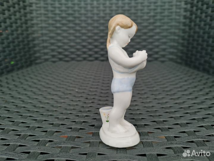 Фигурка девочка с рыбкой лфз СССР редкость