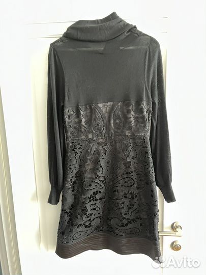 Платье атласное с кружевом 44-46