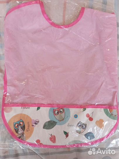 Нагрудник (слюнявчик) защитный и щеточка