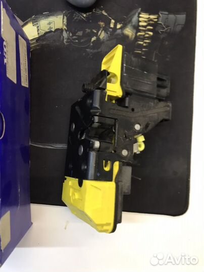 Замок задней правой двери volvo 30699757