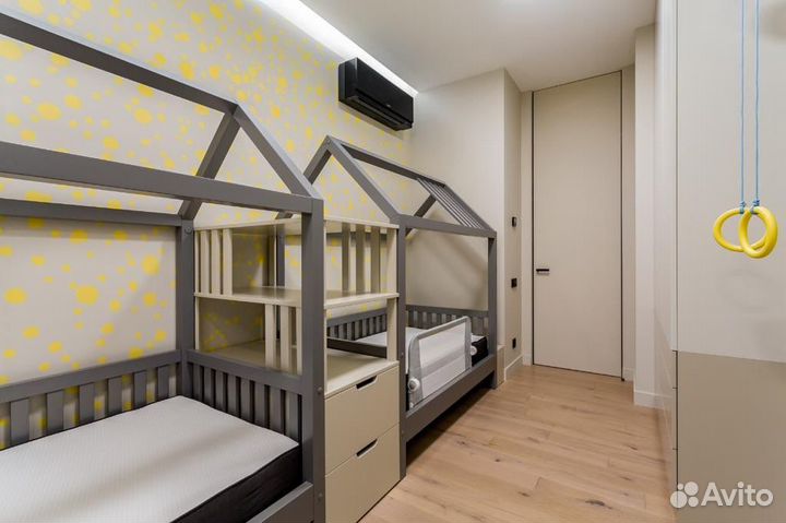 Детская кроватка домик. 2 штуки (цееа за каждую)