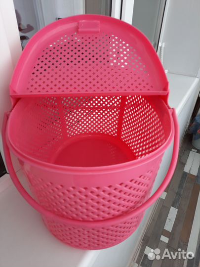 Корзина пластмассовая с крышкой