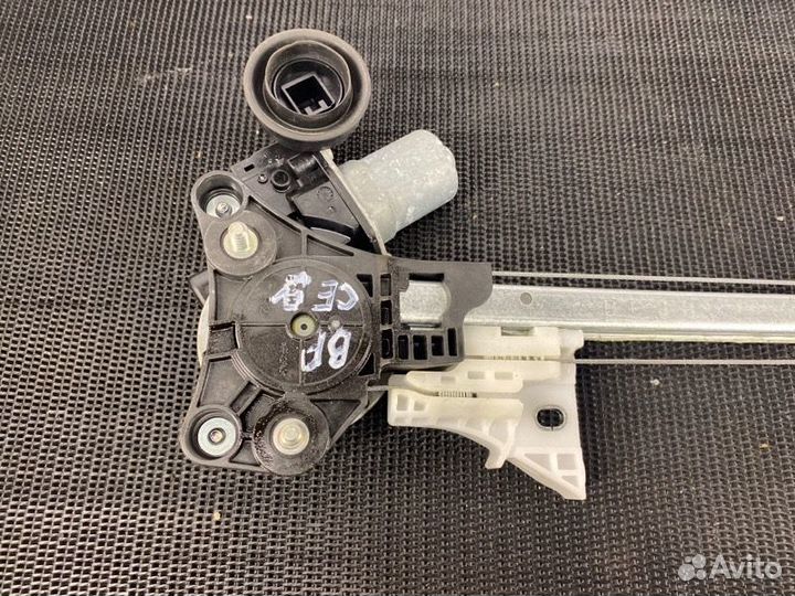 Стеклоподъемник задний правый Mazda Mazda3 BP