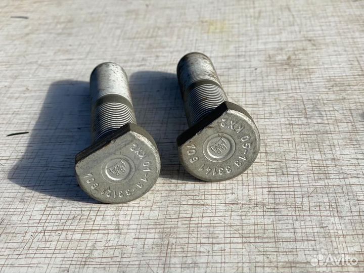 Болты на полуприцепы сталь 10.9