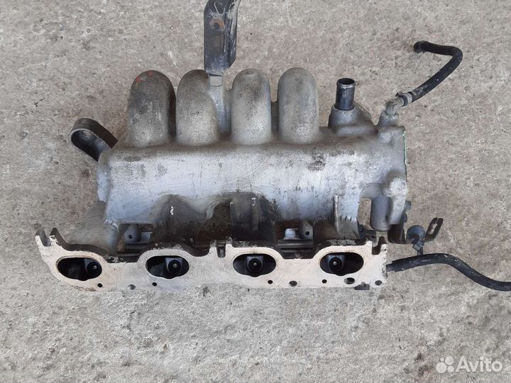 Коллектор впускной 09471732 Volvo S40