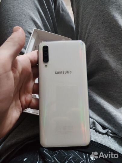 Samsung Galaxy A50, 4/64 ГБ