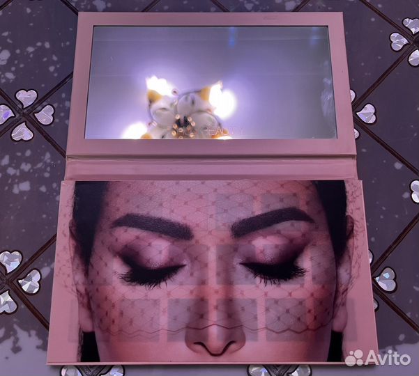 Палитра теней Huda Beauty New Nude