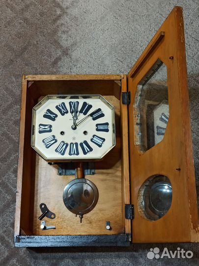 Часы Янтарь настенные с боем