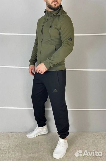 Спортивный костюм adidas