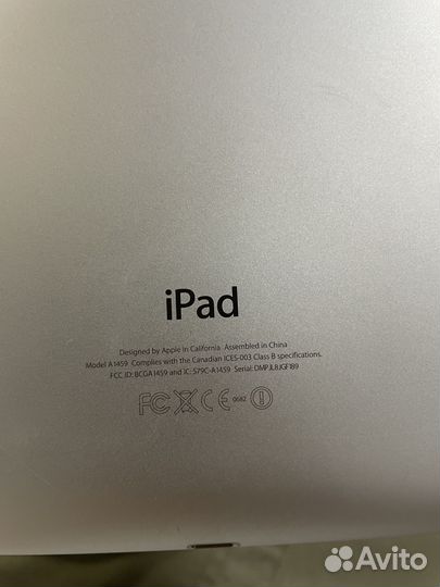 iPad 4th Gen (WiFi + Cellular) / 32GB / MD517LL/A