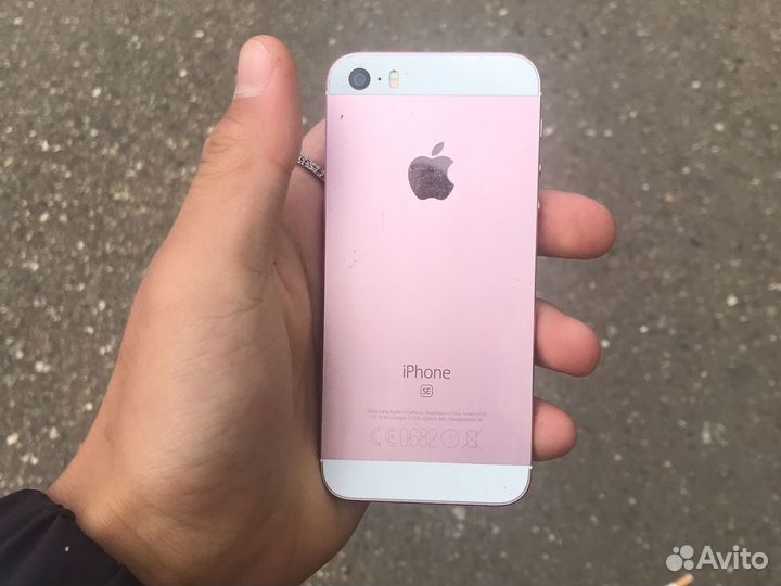 Телефон iPhone se