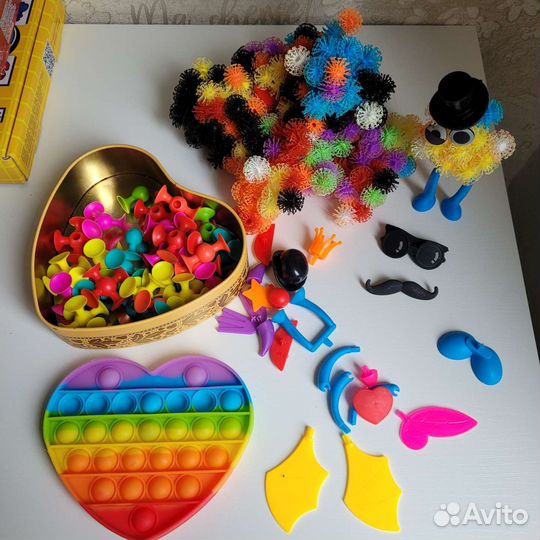 Много развивающих игрушек