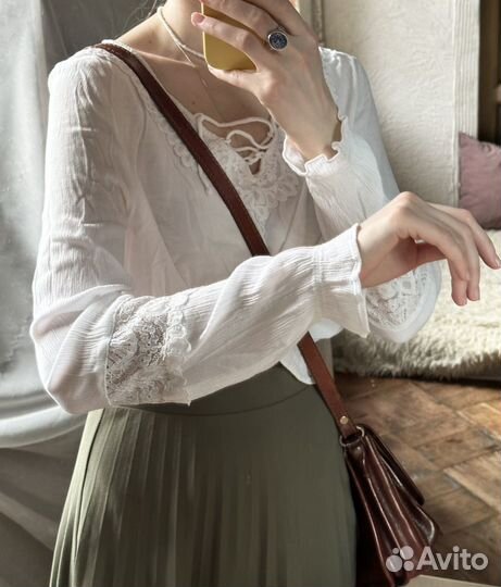 Блузка под винтаж с кружевом мягкая
