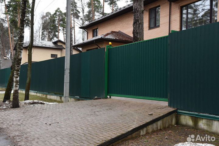 Откатные ворота с врезной калиткой