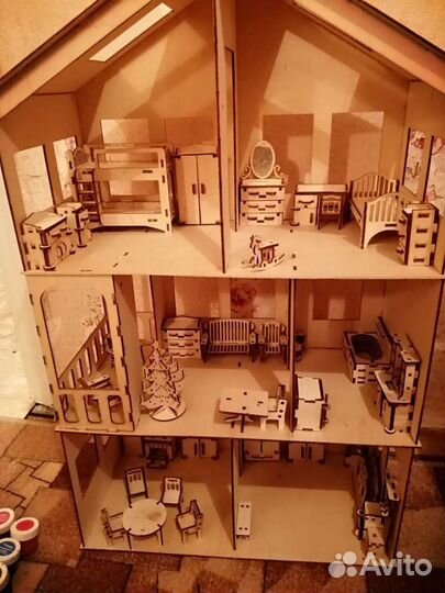 Кукольный домик с мебелью