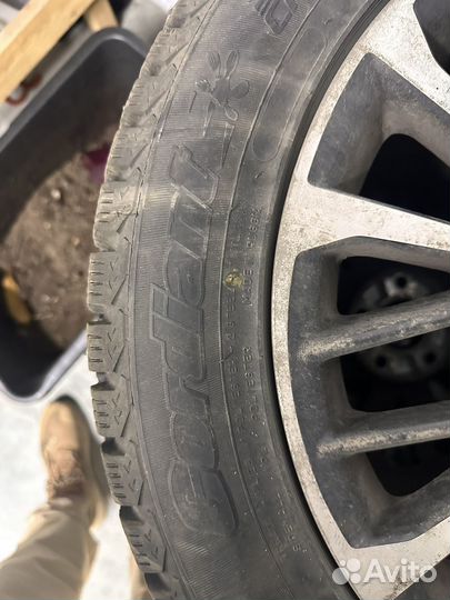 Шины бу 215/55 r17 в комплекте с литыми дисками