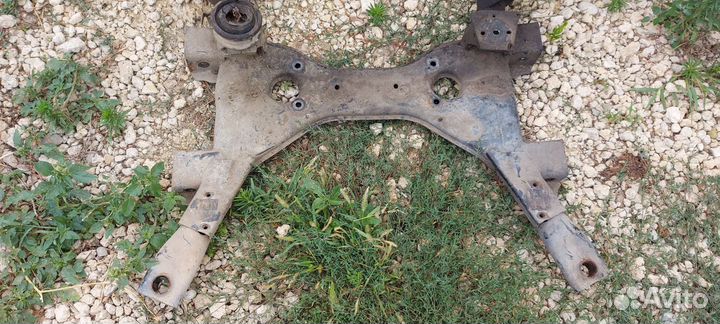 Подрамник передний на Mercedes w639