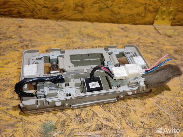 Плафон салонный Nissan Tiida Хэтчбек C11 1.6