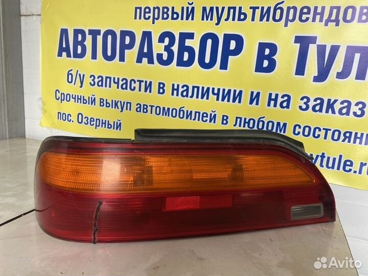 Фонарь задний левый Toyota Vista