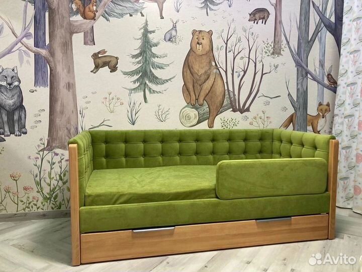 Детская кровать от 3 лет мягкая из массива