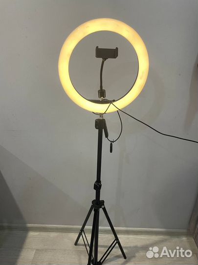 Кольцевая лампа со штативом бу