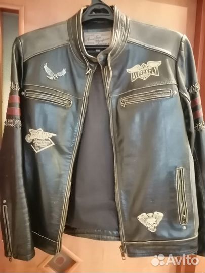 Стильная кожаная мотокуртка