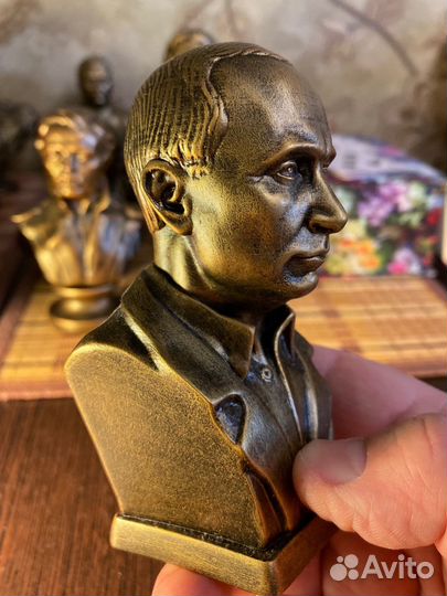 Бюст Путина