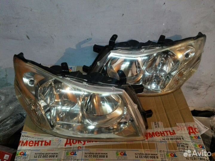 Фары Ниссан Либерти ксенон
