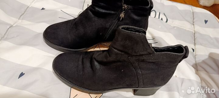 Женская обувь и куртка пакетом