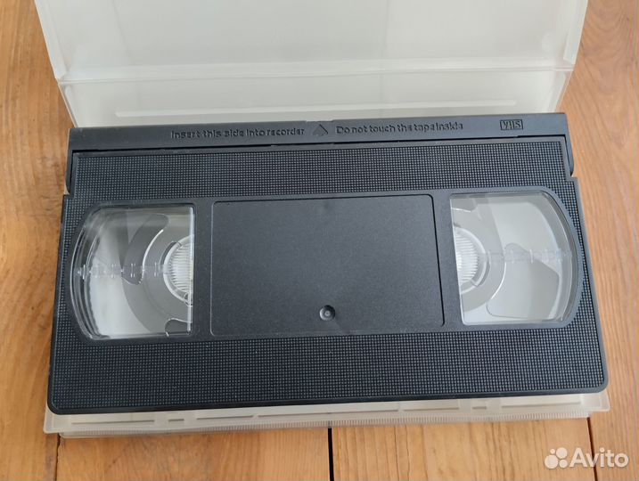 Видеокассета группы Ленинград с автографом Шнура