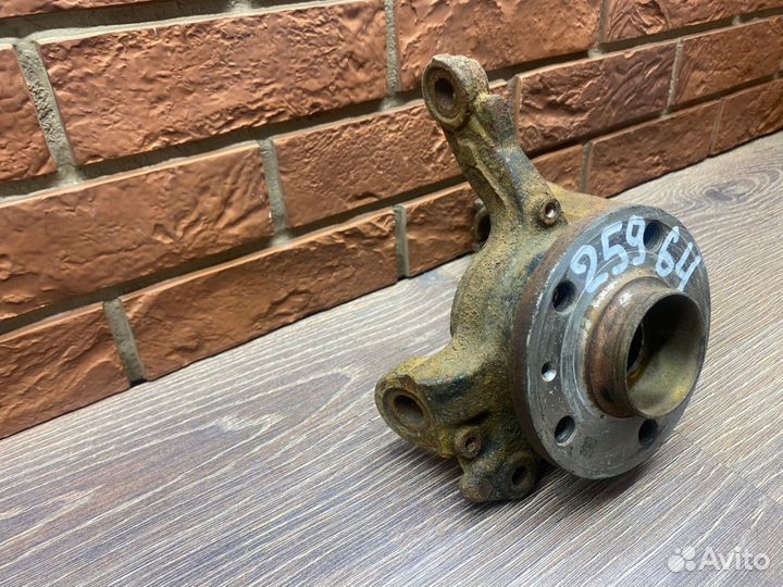 Кулак поворотный передний правый Polo Sedan Rapid