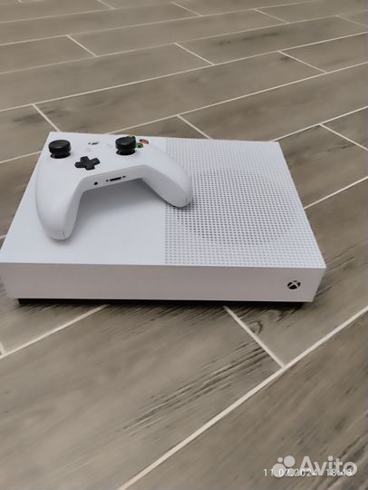 Xbox one s 1tb (обмен)