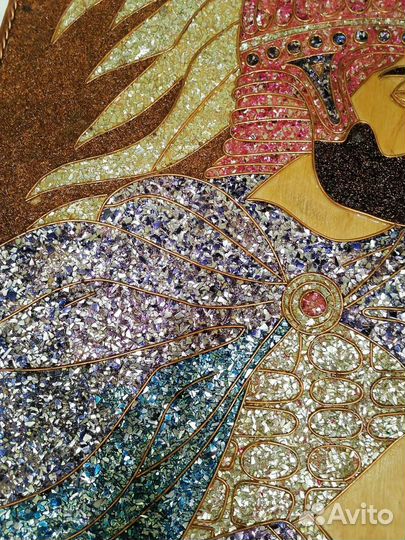 Картина из проволоки и ёлочных игрушек