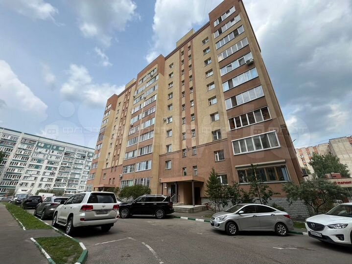 2-к. квартира, 81 м², 9/10 эт.