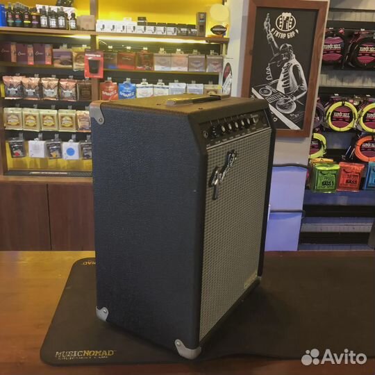 Комбоусилитель для бас гитары Fender Bassman Class