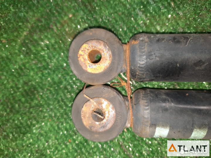 Амортизатор задний левый toyota ractis