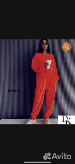 Спортивный женский костюм