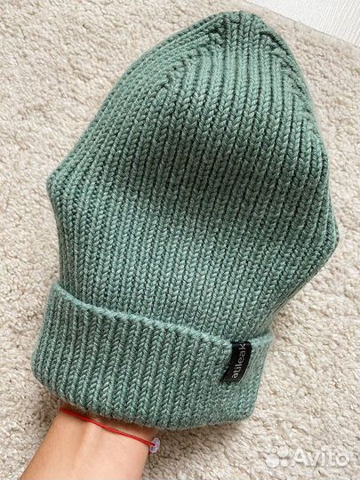 Базовая демисезонная шапка ручной работы меринос