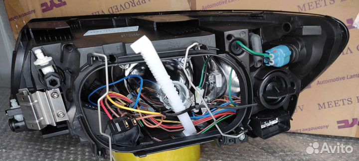 Передняя фара Volvo S40 V50