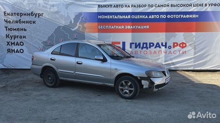 Трос стояночного тормоза правый Nissan Almera (N16