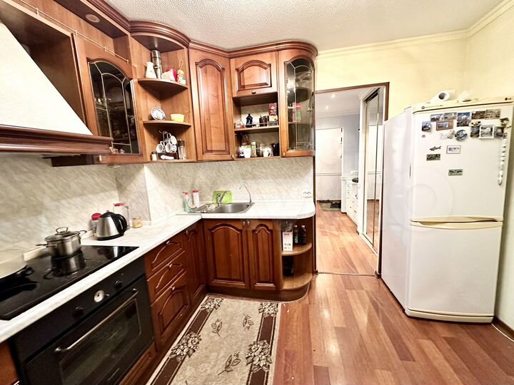 2-к. квартира, 56 м², 8/10 эт.