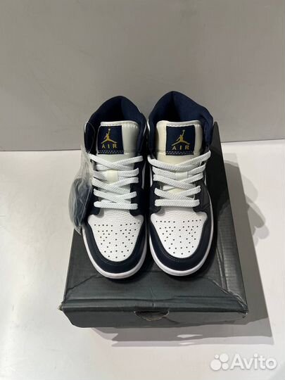 Air Jordan 1 Mid - White / Obsidian