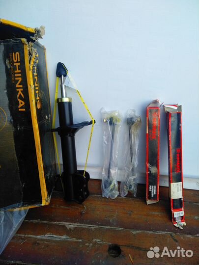 Стойки перёд 323F хэтчбэк