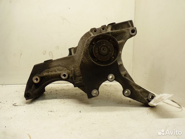 Кронштейн генератора 7700868800 Рено Сценик 1997г