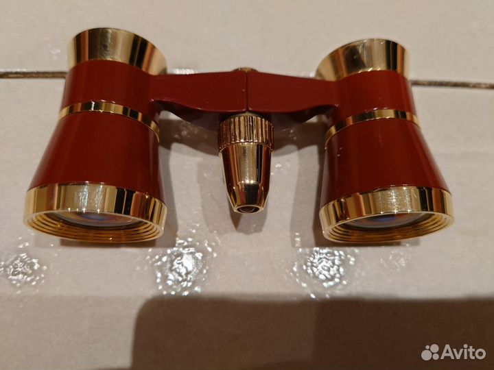 Бинокль театральный с фонариком посередине