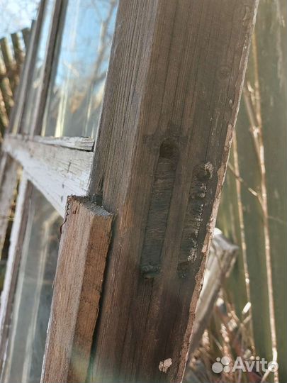 Деревянная оконная рама на веранду старая