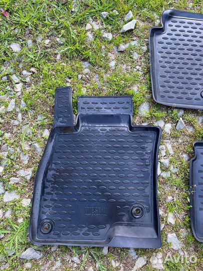 Автомобильные коврики резиновые