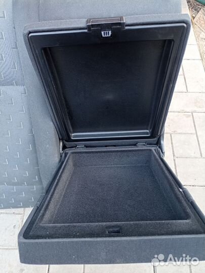 Спинка заднего дивана с подлокотником Octavia Tour