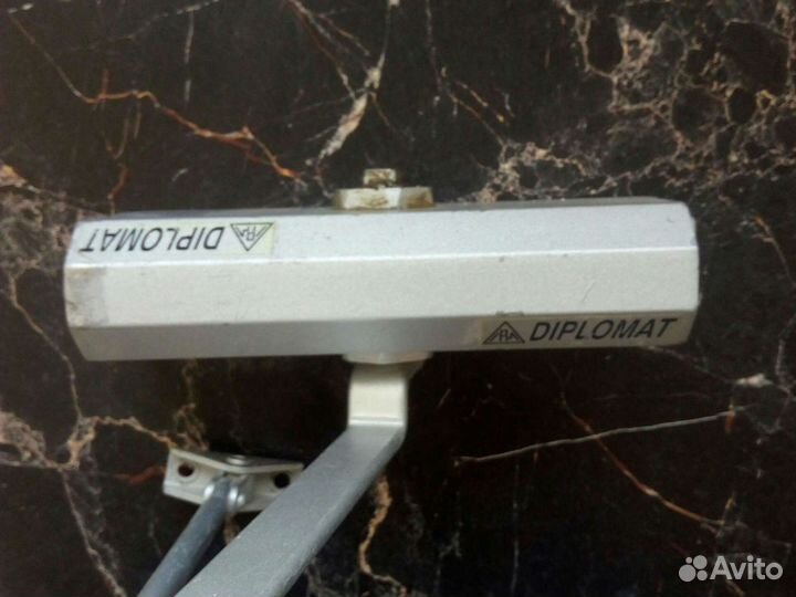 Доводчик дверной Diplomat